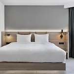 Moxy 3*