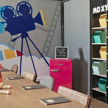 Moxy Hotel 3*
