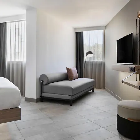 Moxy Hotel 3*