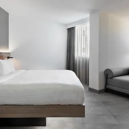 Hotel Moxy 3*