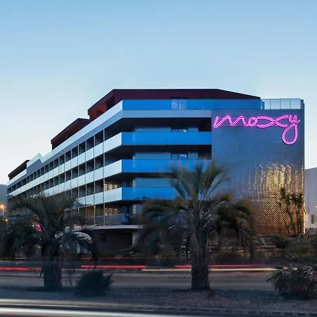 Moxy ホテル