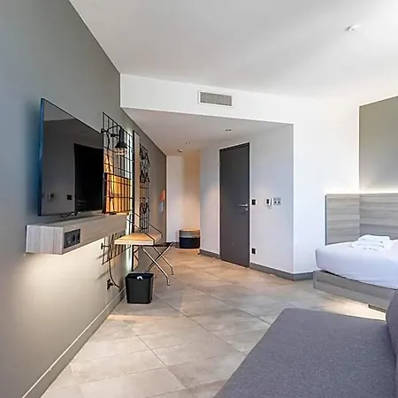 Hotel B&B HOME La Ciotat 3*