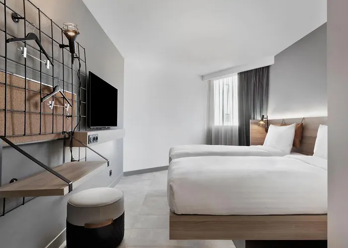 Moxy Hotel 3*