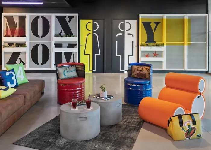 Moxy 3*