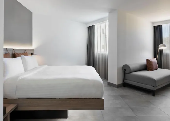 Hotel Moxy 3*