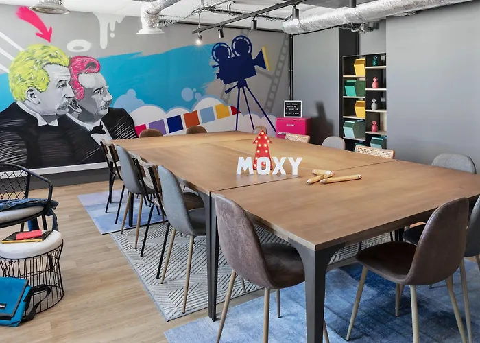 Moxy Szálloda